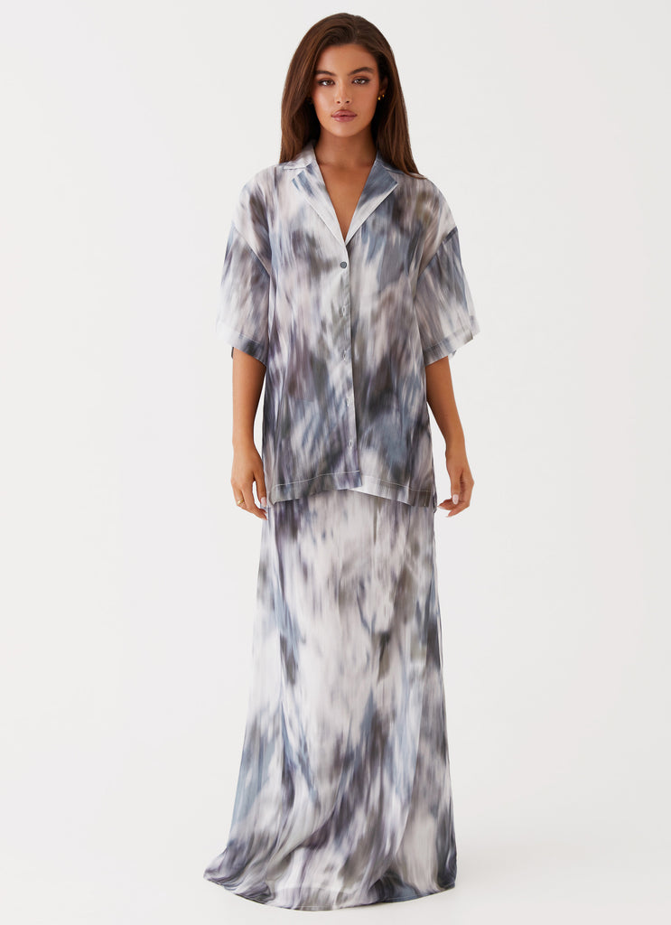 Womens Fight The Feeling Oversized Shirt in the colour Gloom in front of a light grey background