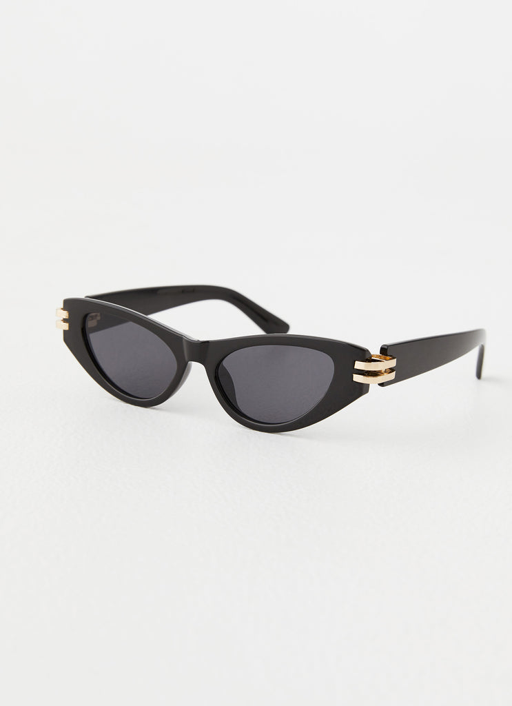 Womens Niamh Sunglasses in the colour Black in front of a light grey background