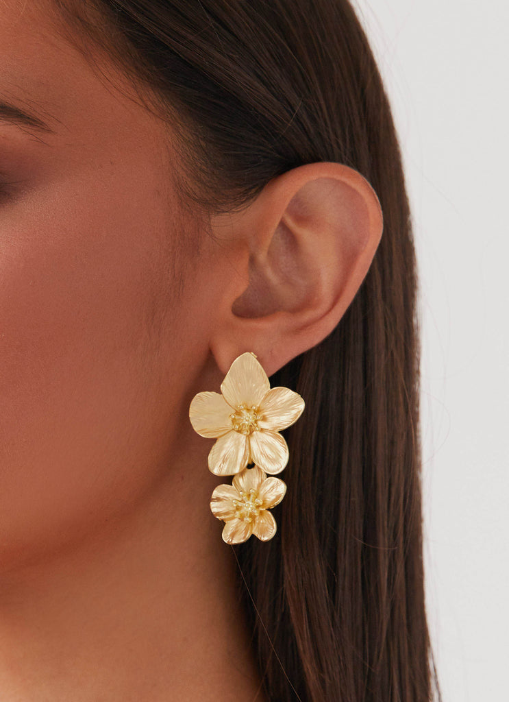 Lola Love Flower Earrings - Gold Lola Love Flower Earrings - Gold