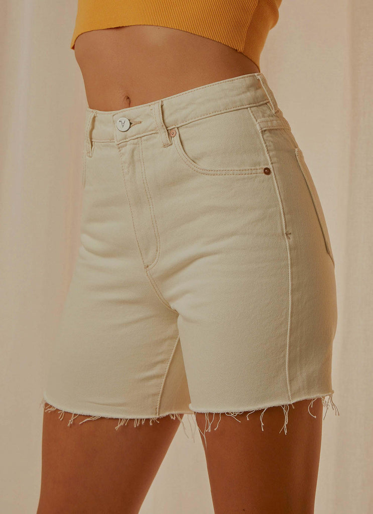 A Claudia Cut Off Short - Stone White - Peppermayo US