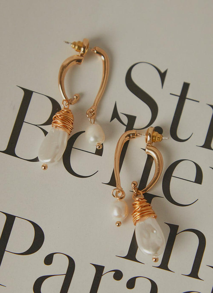 Into The Deep Earrings - Gold/ Pearl - Peppermayo US