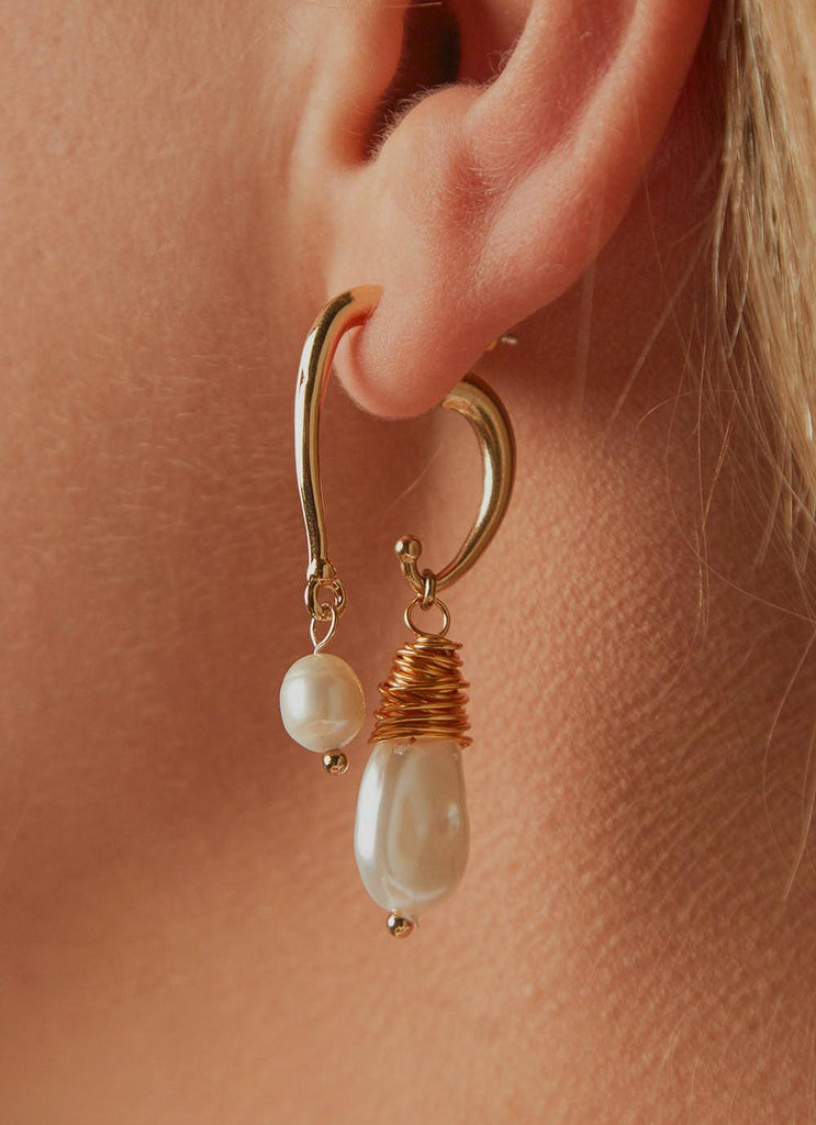 Into The Deep Earrings - Gold/ Pearl - Peppermayo US