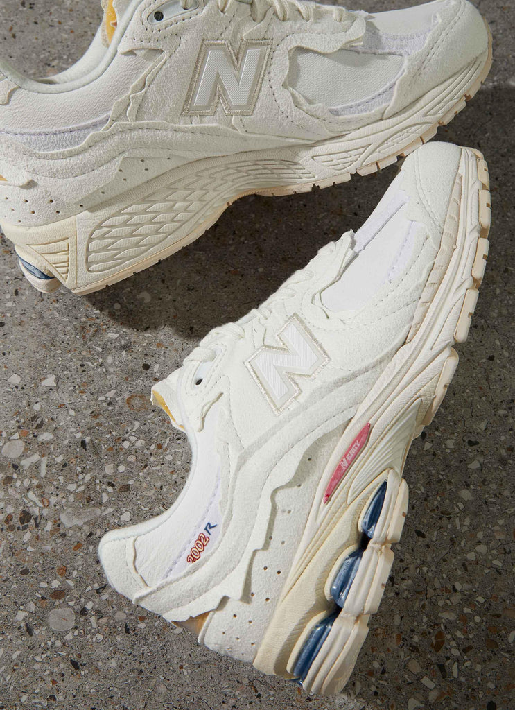 2002R Sneaker - White - Peppermayo US